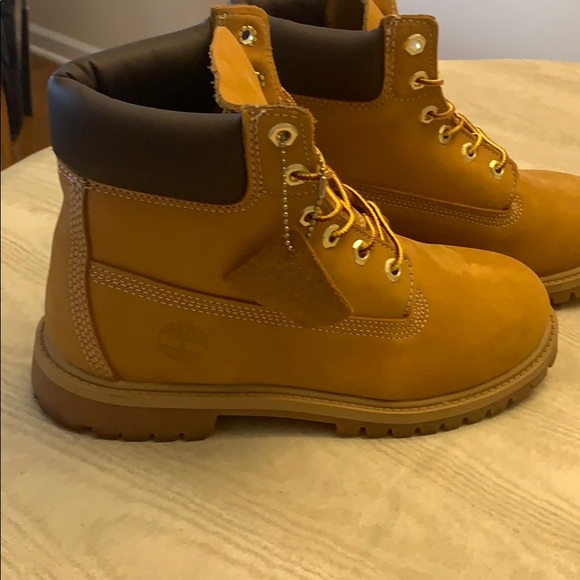Timberland Wheat (7.5 Women) - Picture 1 of 4